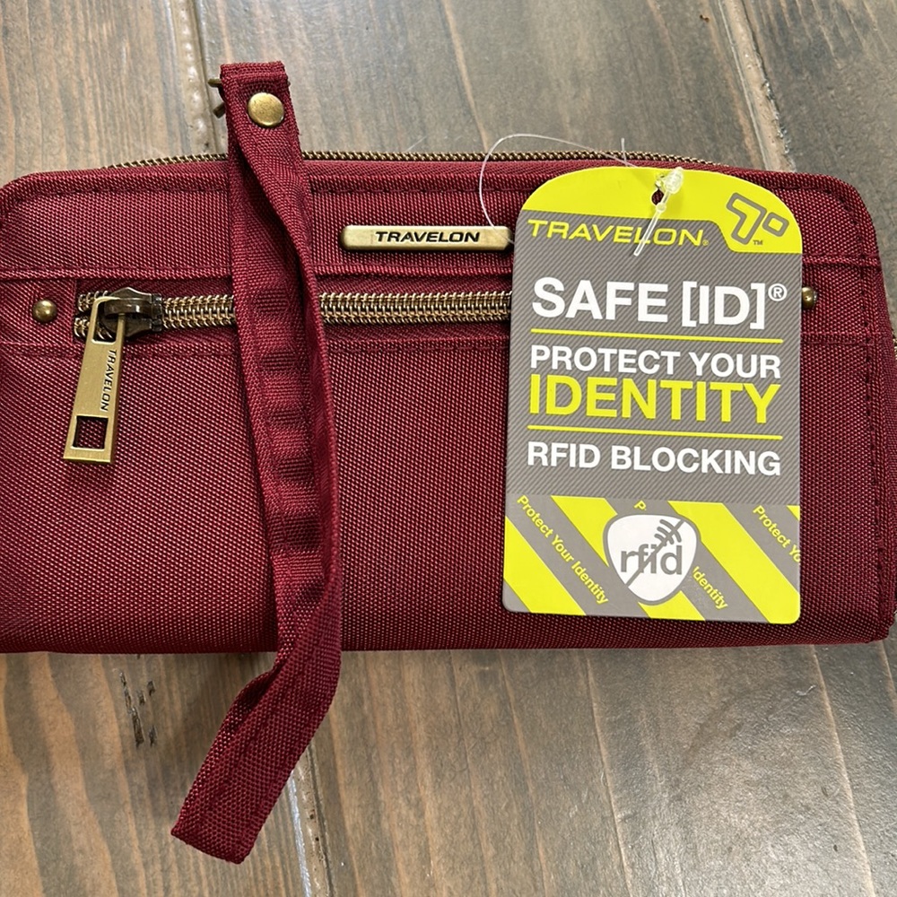 Travelon RFID blocking wallet - Picture 4 of 8